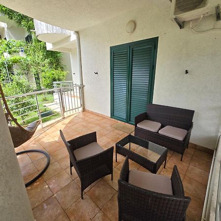 Roman Garden Apartment 리산 외부 사진
